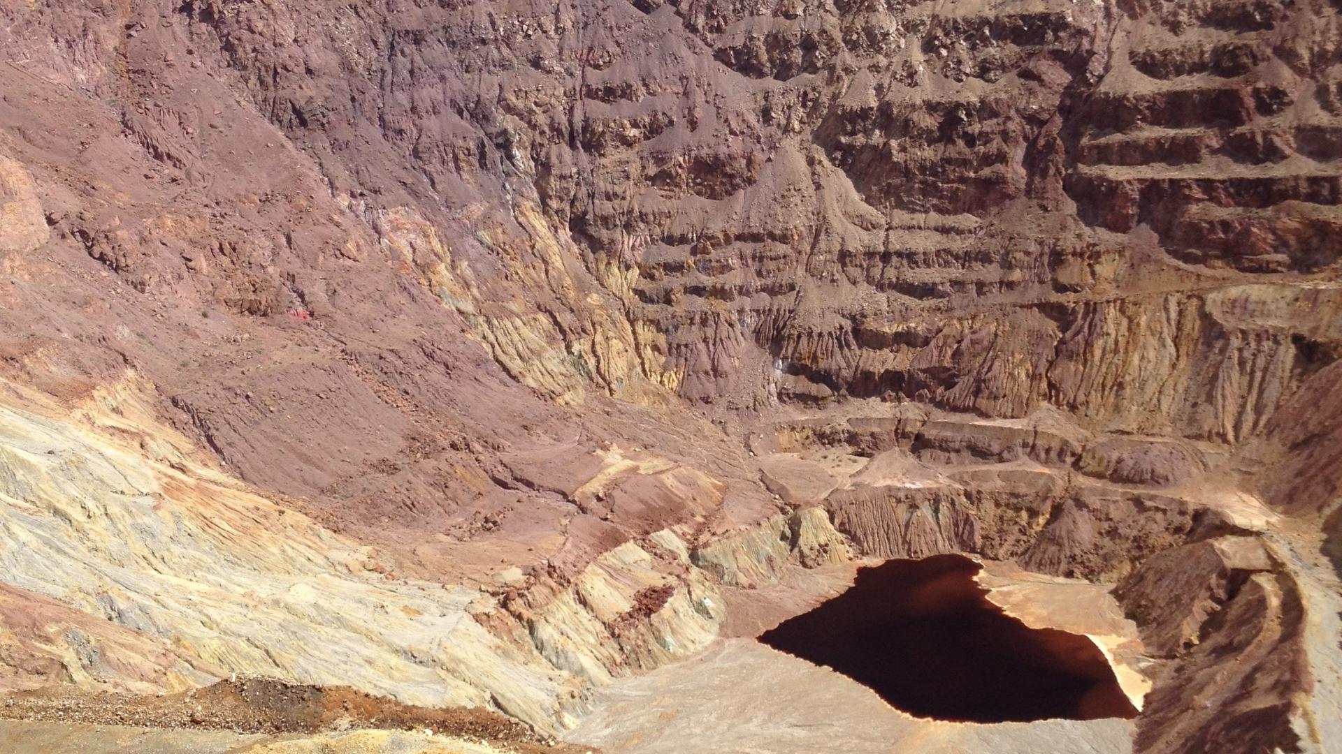 Mine pit