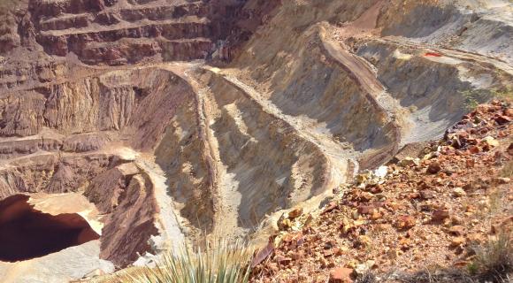 Mine pit